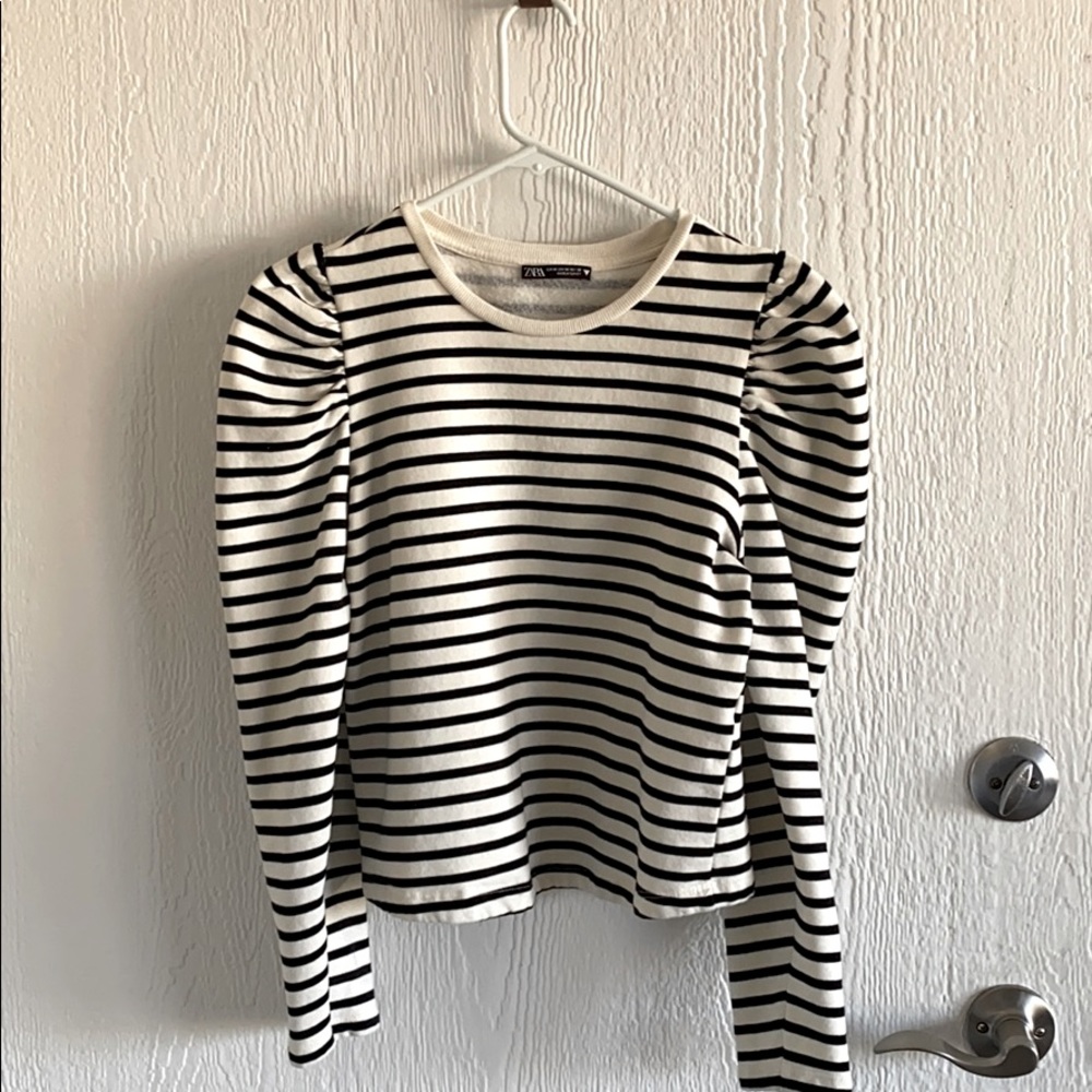 Women’s  Zara sweater long sleeve.